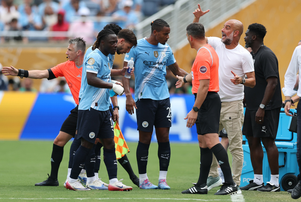 包含尤文图斯主场大胜，领先优势扩大的词条