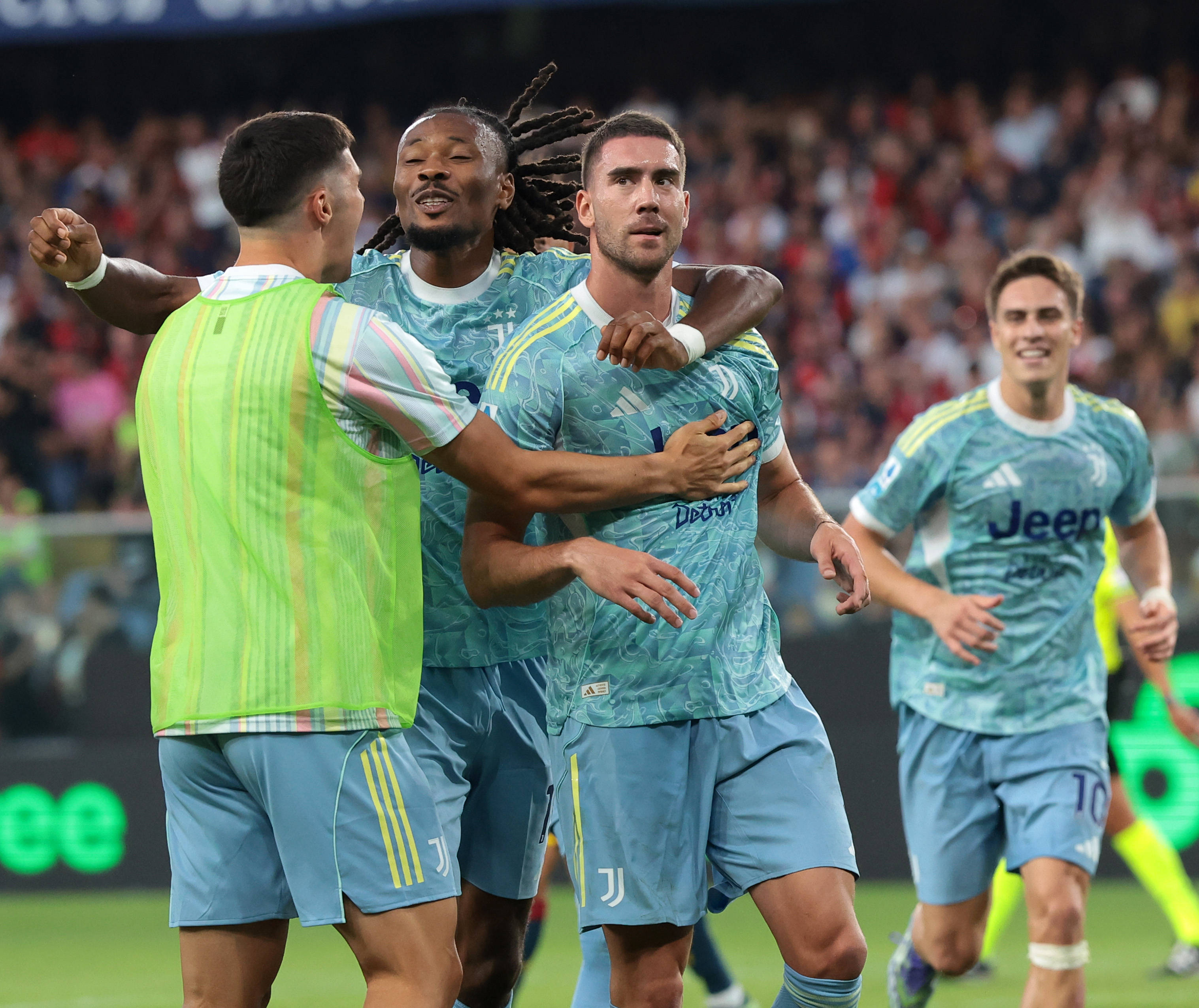 包含尤文图斯主场大胜，领先优势扩大的词条